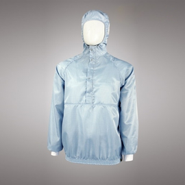 Куртка с притачным шлемом и центральной короткой застежкой на молнию КР.15